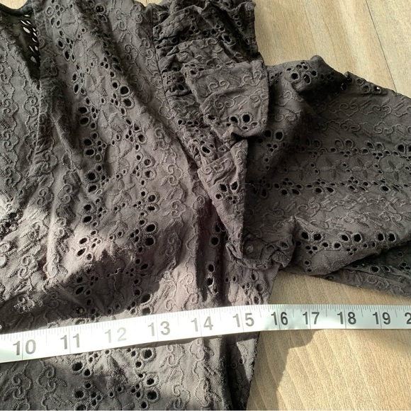 NWT Celina Moon eyelet ruffle button top black size small - Picture 3 of 5